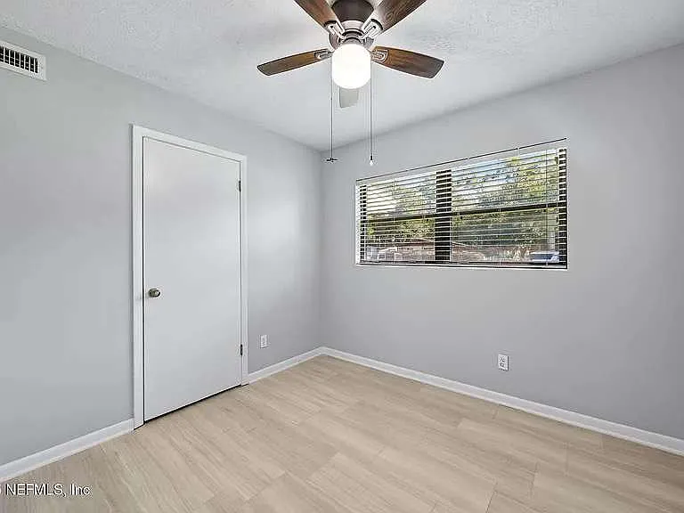 4718 Redstone Dr — Photo 2