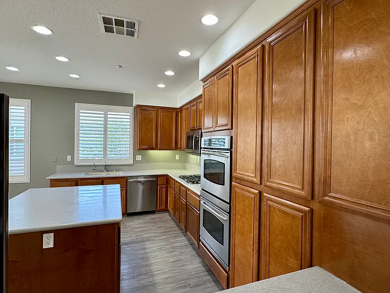 1331 Bayside Cir — Photo 44