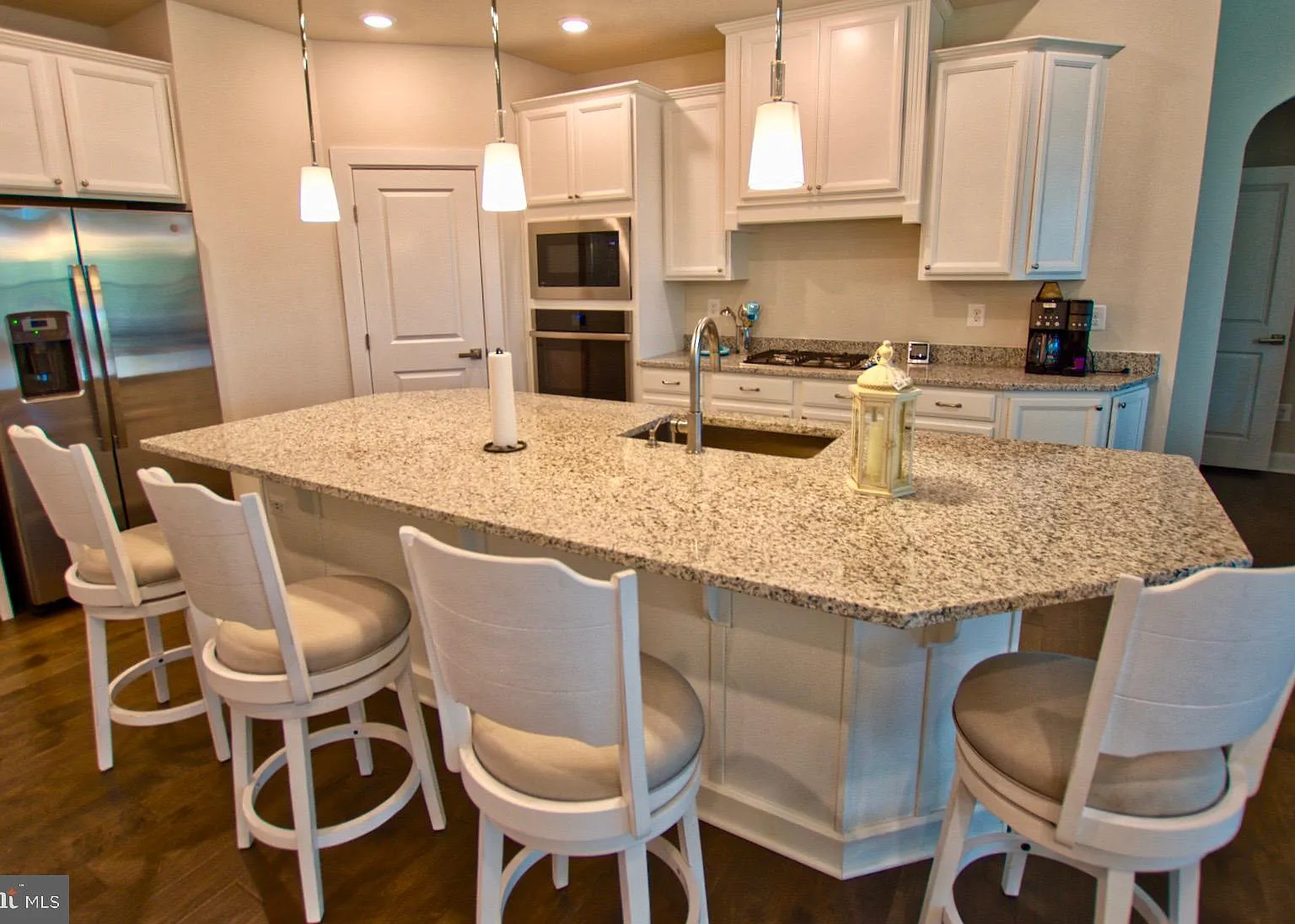 4 bed, $2,995 — Photo 2