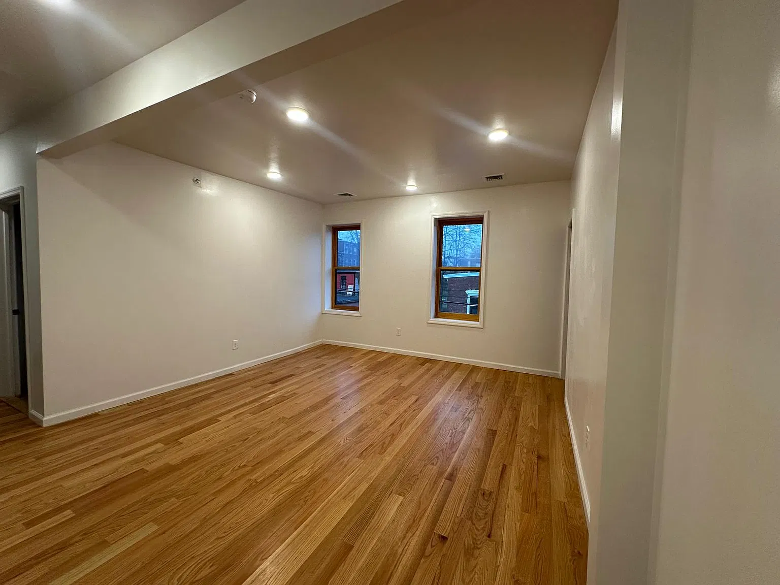 31 Benkard Ave — Photo 4