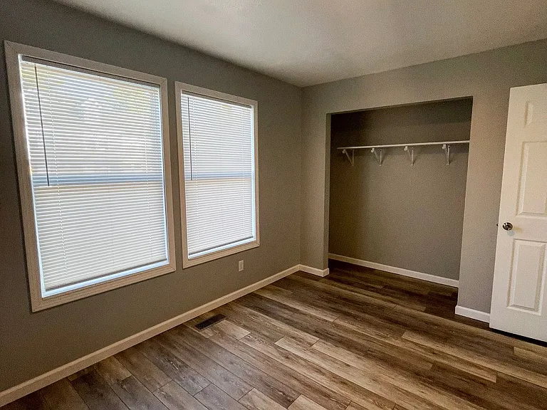 Clinic Court Apartments — Photo 34