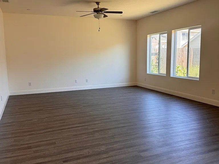 4438 W Langden Dr — Photo 5