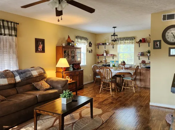 717 Eastwood Ave, Talladega, AL 35160