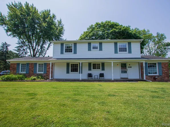 32319 Nottingwood St, Farmington Hills, MI 48334