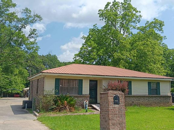 3rd image of 105 Wisteria Dr
