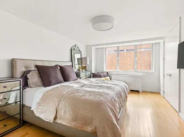 45 West 67th Street image 7 of 10