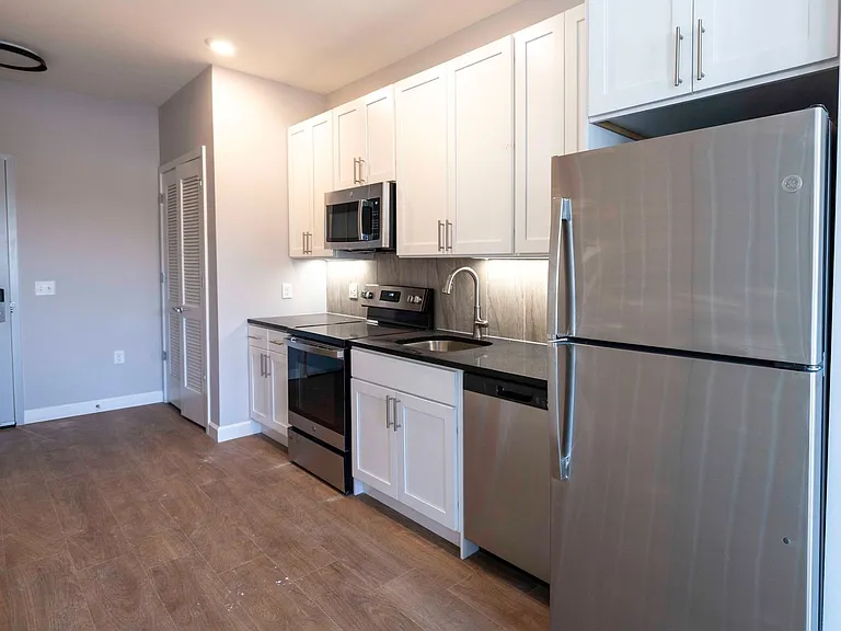 Titan Union Luxury Apartments — Photo 5