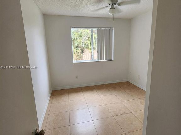 4th image of 460 S Park Rd APT 308