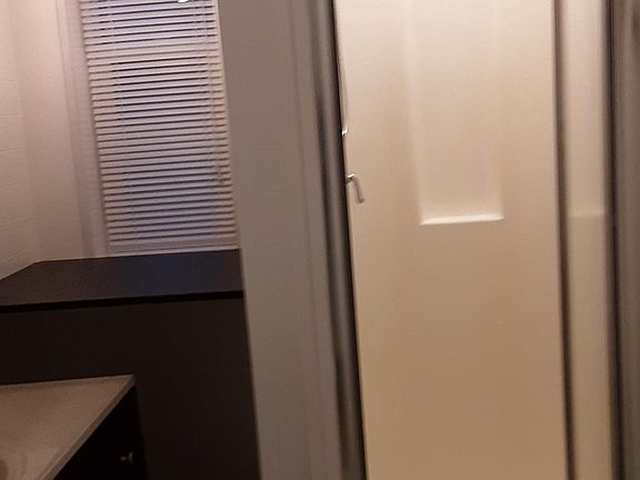 5th image of 2-640 W Oakdale Ave #2