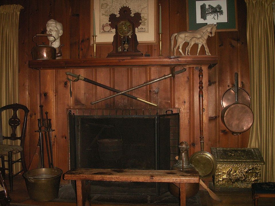 Living Room w/ Fireplace