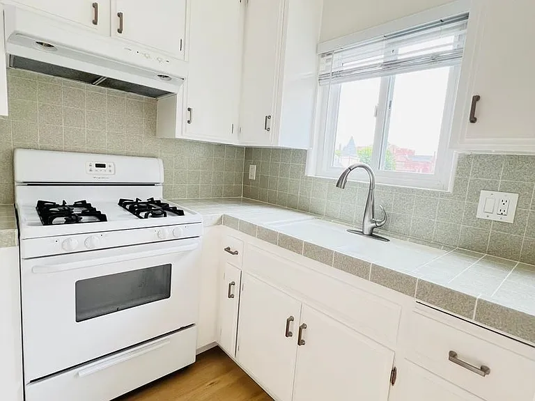 905 S Cabrillo Ave — Photo 9