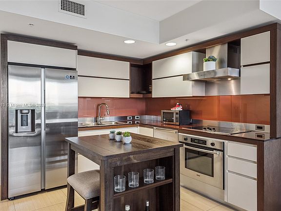 2nd image of 2155 Washington Ct APT 402