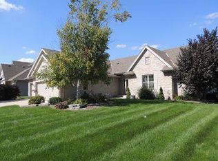 1026 W Glen Crossing Ct, Oak Creek, WI 53154