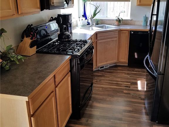 4th image of 3624 E Portland Ave