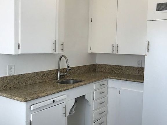 5th image of 127 N Edgemont St #127E10