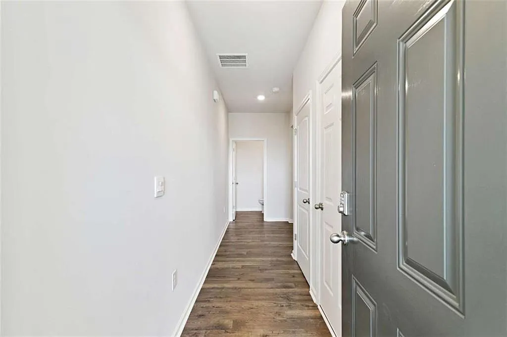 4 bed, 2.5 bath, $2,600 — Photo 2