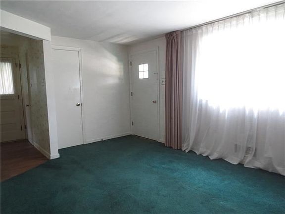 5th image of 424 Lois Dr