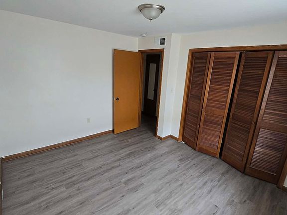 4th image of 206 W College St #8