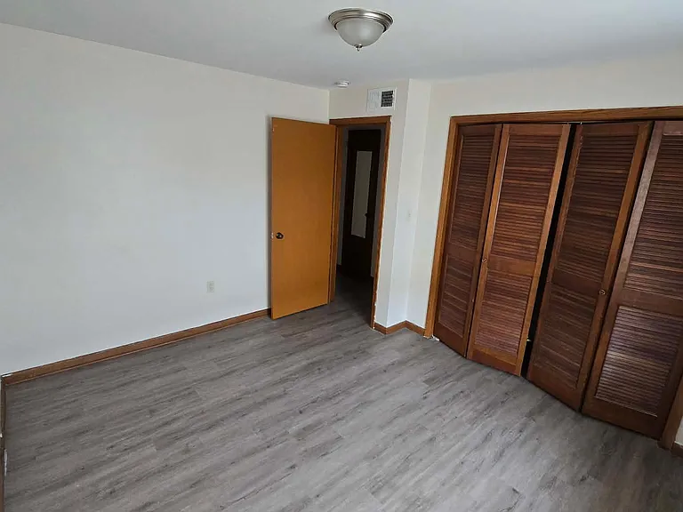 206 W College St #8 — Photo 4