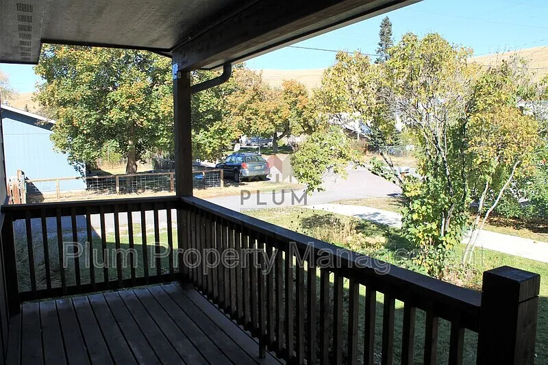 4 bed, 3.0 bath, 1950 sqft, $2,220 — Photo 3