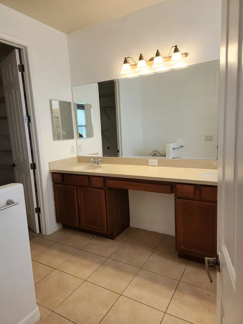 20311 Chestnut Grove — Photo 3