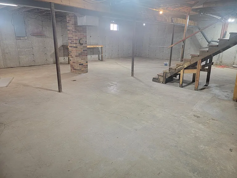 1875 Baty Rd — Photo 4