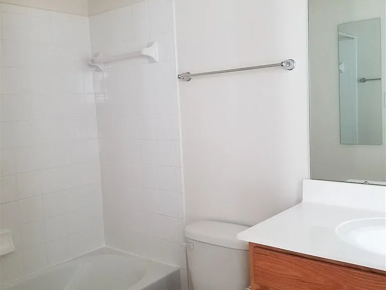 2442 Abington Dr — Photo 7