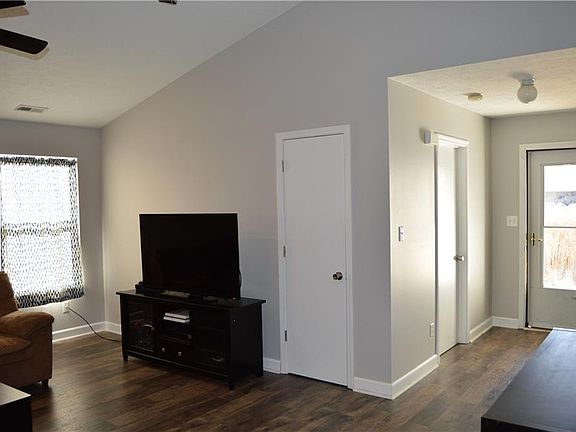 3rd image of 7147 Burlat Ln