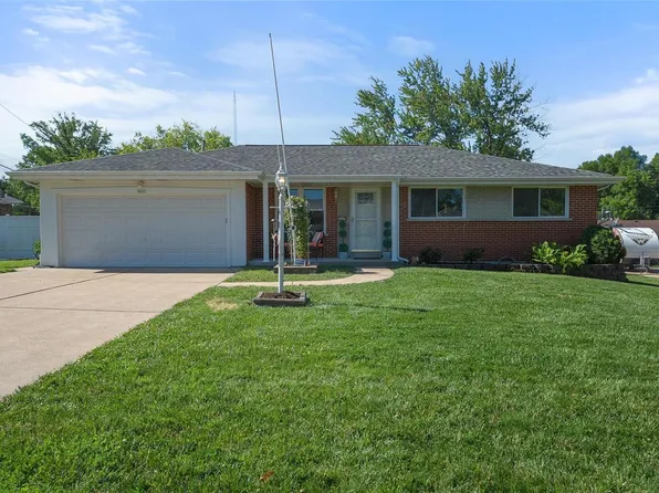5860 Oak Branch Dr, Saint Louis, MO 63128