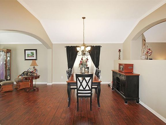 4th image of 10005 Hidden Falls Dr