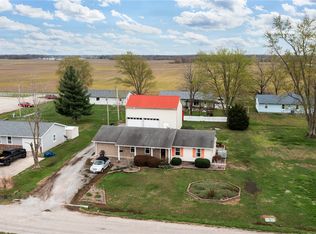 606 Field Ave, Flora, IL 62839