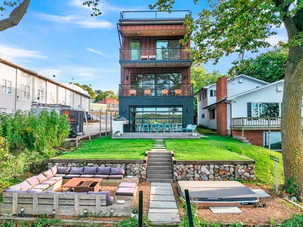 160 Park Pl, Arnolds Park, IA 51331