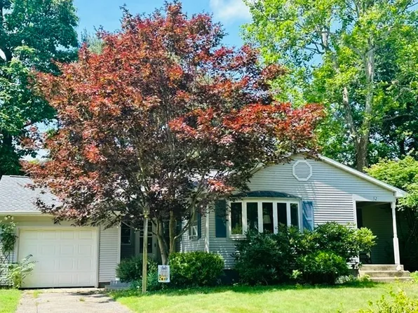 52 Embassy Rd, Springfield, MA 01119