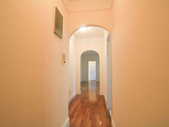 3rd image of 3206 29th St APT 4E