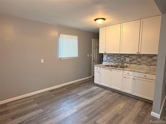 3rd image of 15908 Dacosta St