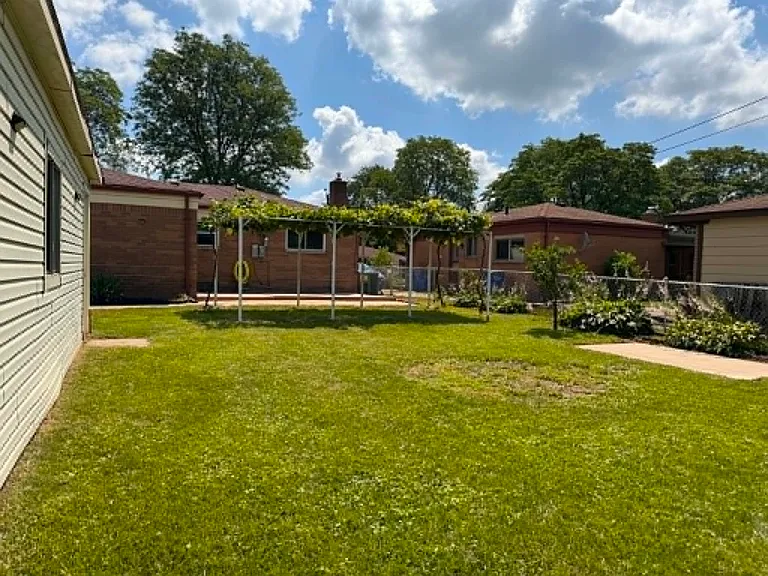32345 Hawthorne Dr — Photo 49