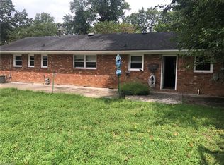 2805 Kilbourne Dr, Greensboro, NC 27407