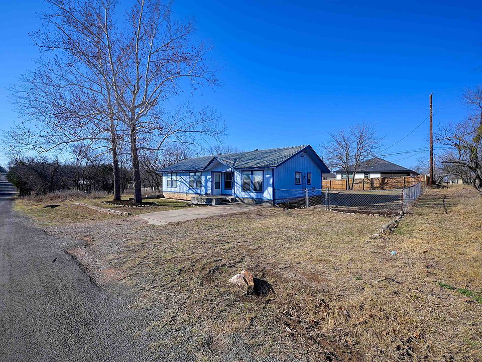 1st image of 828 Pine Lane