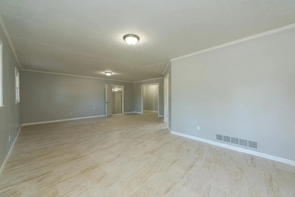8909 Channing Dr — Photo 2