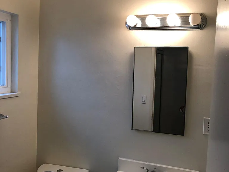 426 S Barrington Ave #1B — Photo 8