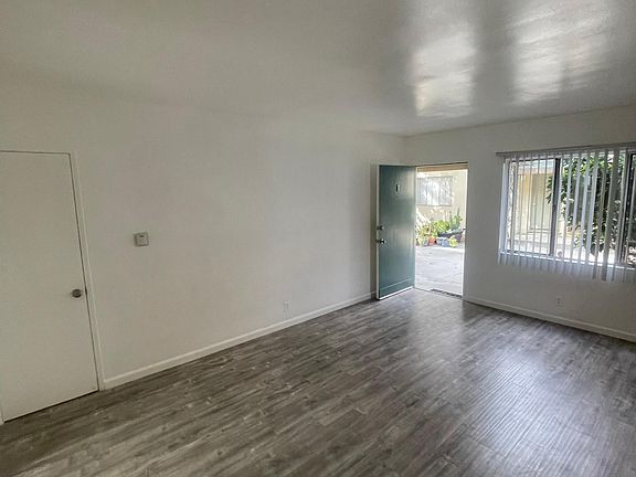 3rd image of 11625 Culver Blvd #8