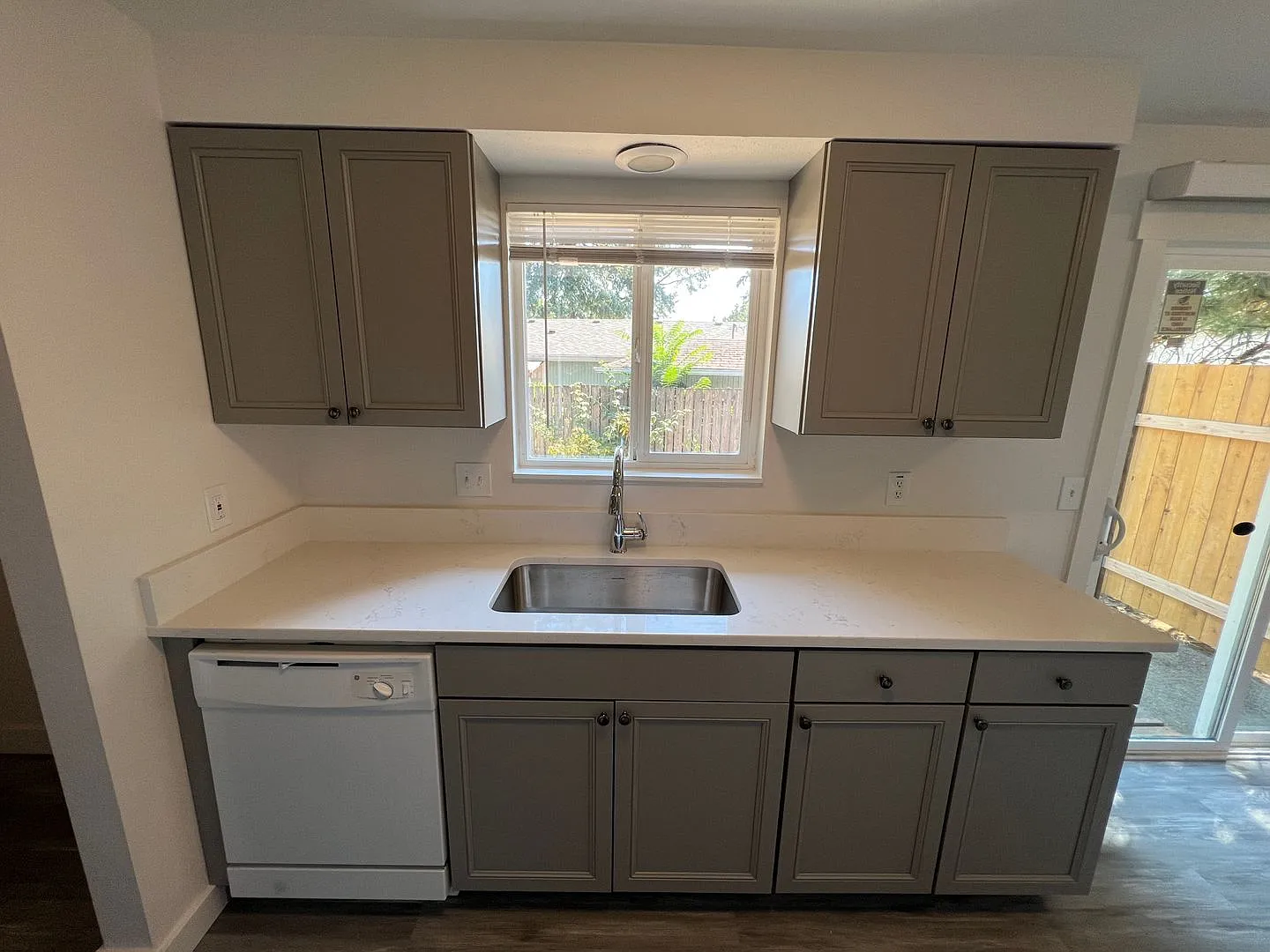 Adorable 2BD/2BA Ranch Style Duplex in Cul-De-Sac! — Photo 4