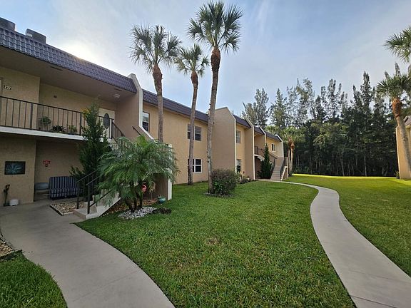 4th image of 140 Lake Meryl Dr APT 237
