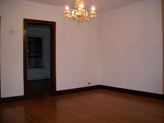 4th image of 3049 N Ashland Ave #3