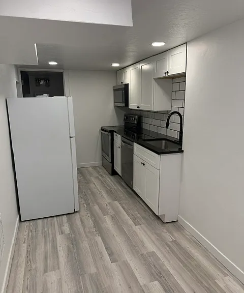 604 E 3rd Ave — Photo 8
