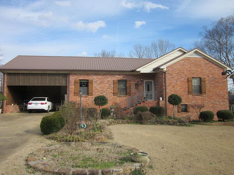 1st image of 208 Dogwood Ln