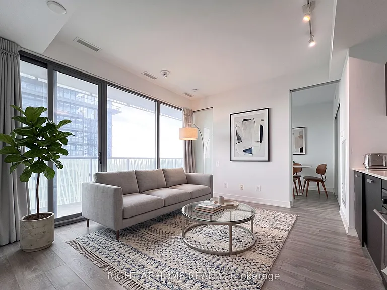 50 Charles St E #3613 — Photo 8