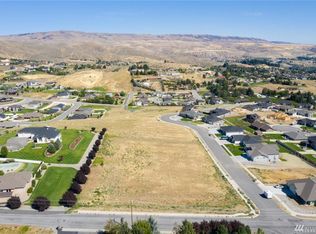 898 Autumn Crest Dr, Wenatchee, WA 98801