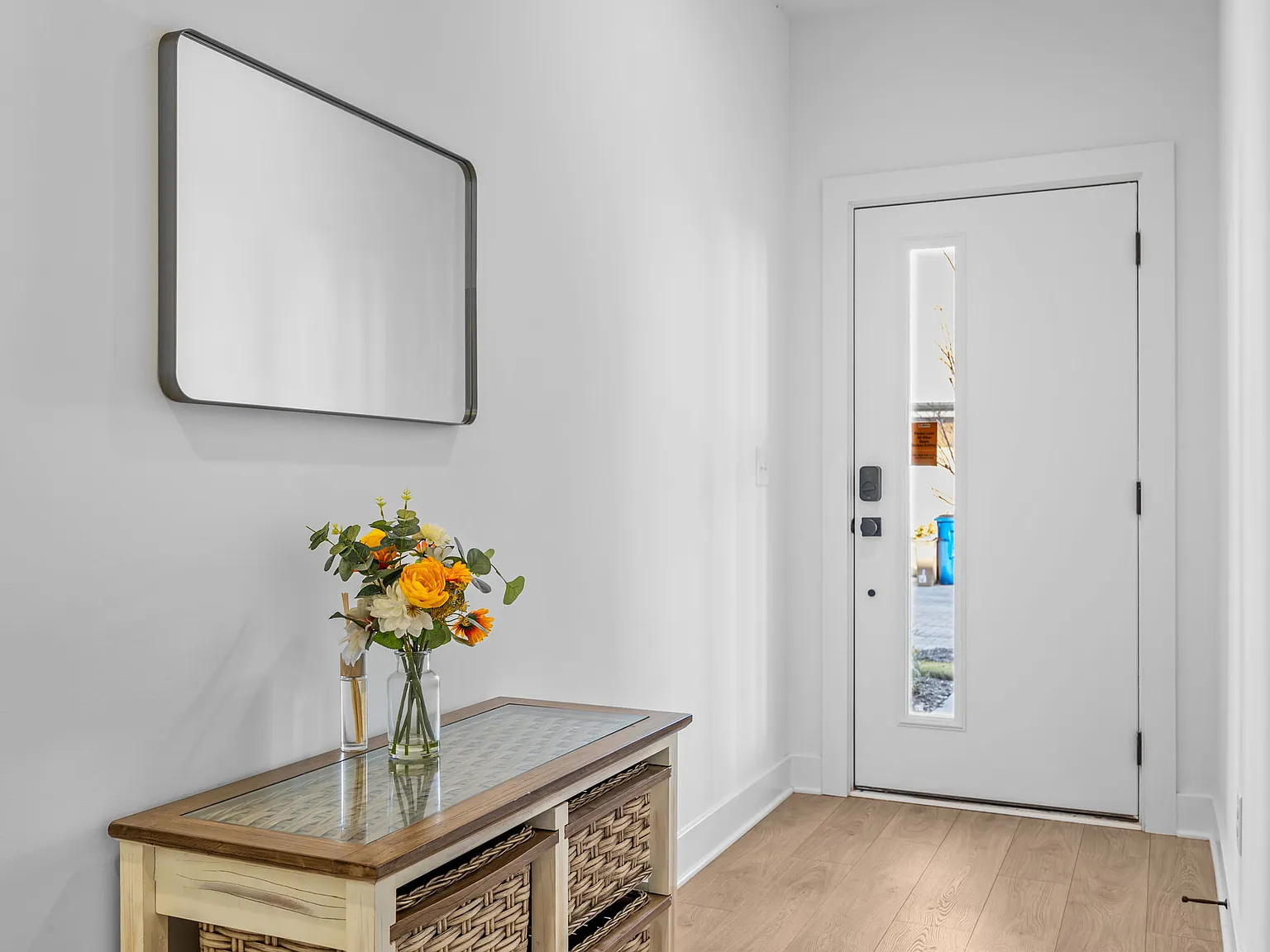 3 bed, 2.5 bath, 1800 sqft, $3,200 — Photo 1