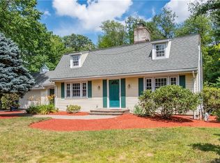 31 Oak Ridge Ln, West Hartford, CT 06107